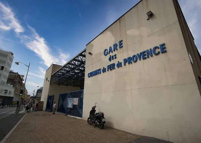 Charmant Appartement, En Plein Centre , Face A La Gare Centrale, Nice Centre